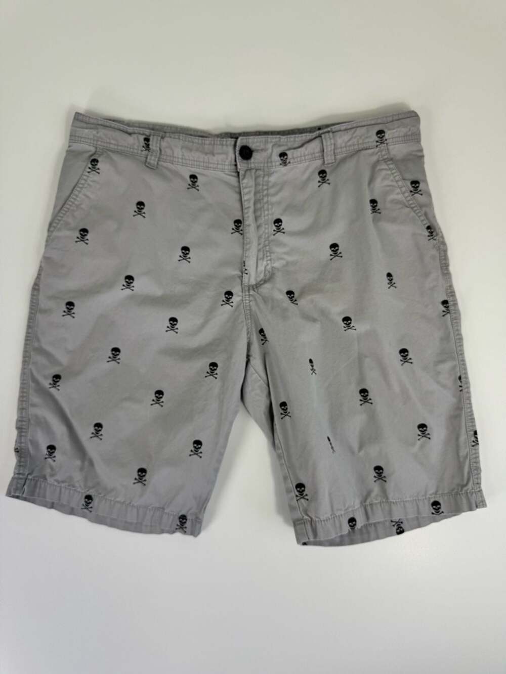 Trilogy Sportswear Cargo Supplies Men's Gray Skull and Crossbones Print Shorts S